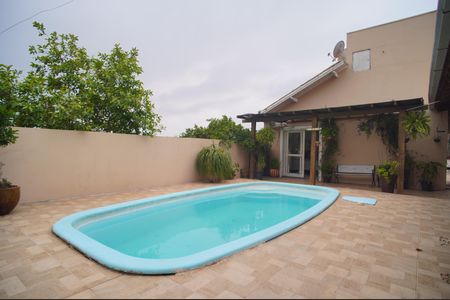 Casa à venda com 144m², 3 quartos e 2 vagasPiscina