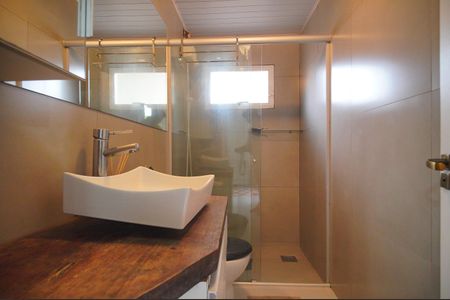 Casa à venda com 144m², 3 quartos e 2 vagasBanheiro da Suíte