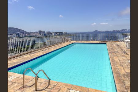 Apartamento à venda com 97m², 2 quartos e 1 vaga Apartamento à venda com 97m², 2 quartos e 1 vagaÁrea comum - Piscina