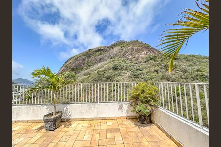 Apartamento à venda com 97m², 2 quartos e 1 vaga Apartamento à venda com 97m², 2 quartos e 1 vagaTerraço