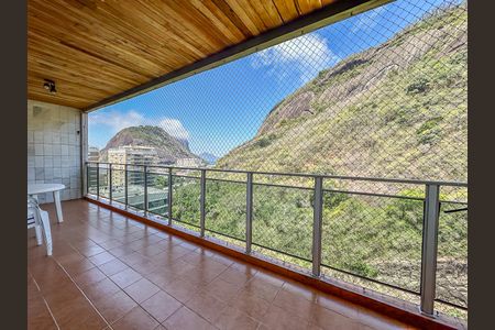 Apartamento à venda com 97m², 2 quartos e 1 vaga Apartamento à venda com 97m², 2 quartos e 1 vagaSala varanda