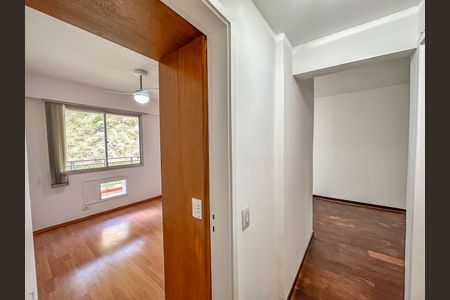 Apartamento à venda com 97m², 2 quartos e 1 vaga Apartamento à venda com 97m², 2 quartos e 1 vagaCorredor
