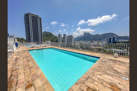 Apartamento à venda com 97m², 2 quartos e 1 vaga Apartamento à venda com 97m², 2 quartos e 1 vagaÁrea comum - Piscina