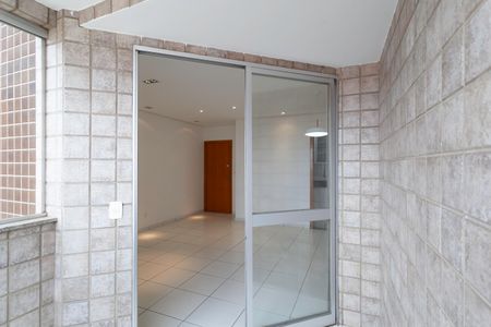 Apartamento à venda com 86m², 3 quartos e 2 vagas Apartamento à venda com 86m², 3 quartos e 2 vagasVaranda da sala