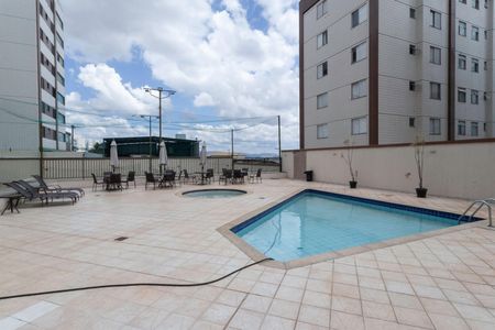 Apartamento à venda com 86m², 3 quartos e 2 vagas Apartamento à venda com 86m², 3 quartos e 2 vagasÁrea comum - Piscina