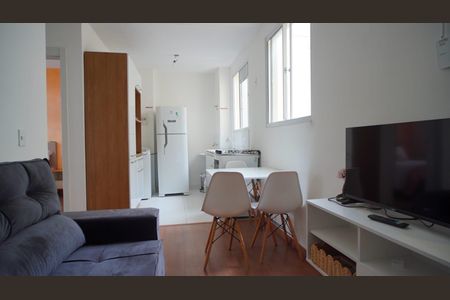 Sala de apartamento para alugar com 2 quartos, 40m² em Rubem Berta, Porto Alegre