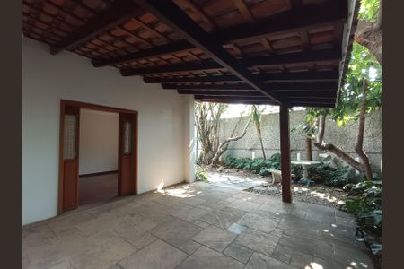 Casa à venda com 375m², 8 quartos e 6 vagas