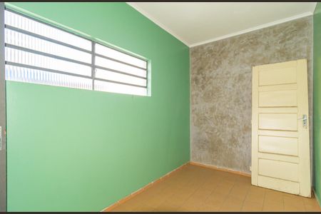 Casa à venda com 170m², 2 quartos e 2 vagas Casa à venda com 170m², 2 quartos e 2 vagasQuarto - Área de Serviço