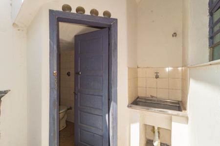 Casa à venda com 170m², 2 quartos e 2 vagas Casa à venda com 170m², 2 quartos e 2 vagasLavabo - Quintal