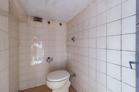 Casa à venda com 170m², 2 quartos e 2 vagas Casa à venda com 170m², 2 quartos e 2 vagasLavabo - Quintal