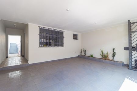 Casa à venda com 170m², 2 quartos e 2 vagas Casa à venda com 170m², 2 quartos e 2 vagasGaragem
