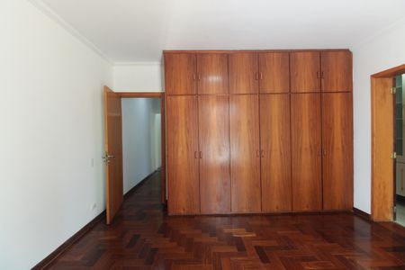 Casa à venda com 167m², 4 quartos e 2 vagasSuíte 