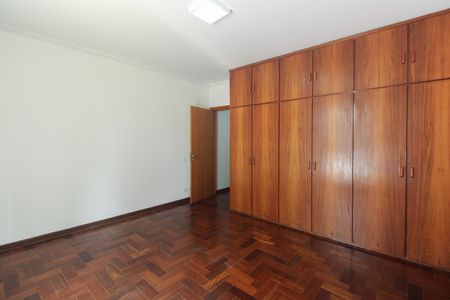Casa à venda com 167m², 4 quartos e 2 vagasSuíte 
