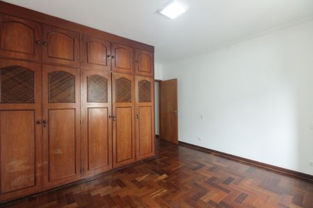 Casa à venda com 167m², 4 quartos e 2 vagasQuarto 1