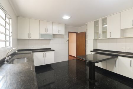 Casa à venda com 167m², 4 quartos e 2 vagasCozinha 