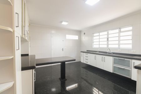 Casa à venda com 167m², 4 quartos e 2 vagasCozinha 