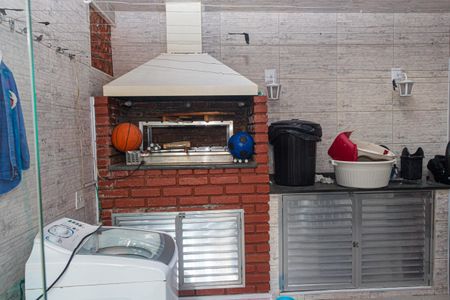 Casa à venda com 250m², 3 quartos e 2 vagas Casa à venda com 250m², 3 quartos e 2 vagasChurrasqueira