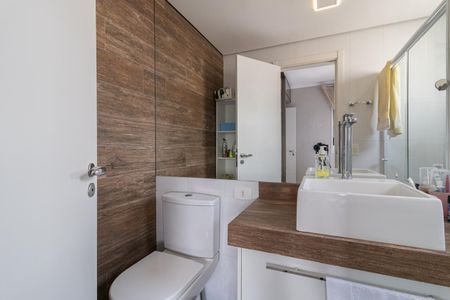 Apartamento à venda com 72m², 2 quartos e 2 vagas Apartamento à venda com 72m², 2 quartos e 2 vagasBanheiro da Suíte