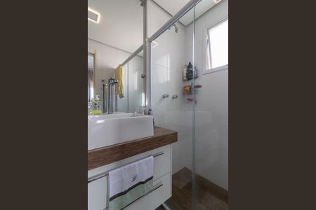 Apartamento à venda com 72m², 2 quartos e 2 vagas Apartamento à venda com 72m², 2 quartos e 2 vagasBanheiro da Suíte