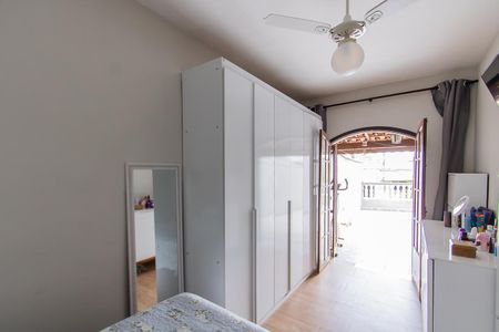 Casa à venda com 60m², 2 quartos e 1 vaga Casa à venda com 60m², 2 quartos e 1 vagaQuarto 1