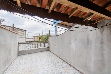 Casa à venda com 60m², 2 quartos e 1 vaga Casa à venda com 60m², 2 quartos e 1 vagaVaranda