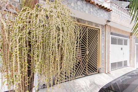 Casa à venda com 60m², 2 quartos e 1 vaga Casa à venda com 60m², 2 quartos e 1 vagaFachada