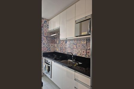 Cozinha de apartamento à venda com 2 quartos, 68m² em Jardim Tupanci, Barueri