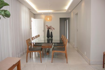 Casa à venda com 3 quartos, 170m² em Santa Efigênia, Belo Horizonte