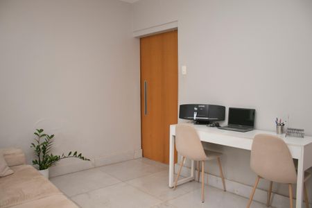 Casa à venda com 3 quartos, 170m² em Santa Efigênia, Belo Horizonte
