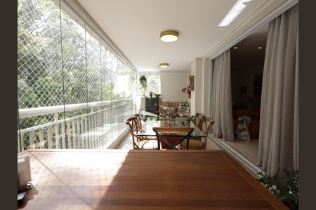 Apartamento à venda com 138m², 3 quartos e 3 vagasVaranda gourmet