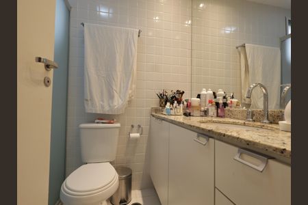 Apartamento à venda com 138m², 3 quartos e 3 vagasBanheiro da Suíte 1