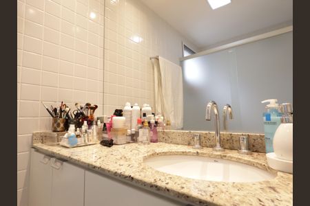 Apartamento à venda com 138m², 3 quartos e 3 vagasBanheiro da Suíte 1