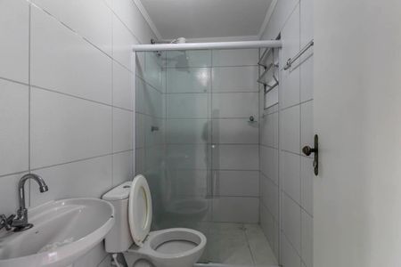 Banheiro de casa para alugar com 1 quarto, 50m² em Parque Santa Madalena, São Paulo