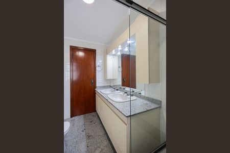 Apartamento para alugar com 232m², 4 quartos e 3 vagasBanheiro da suíte 2