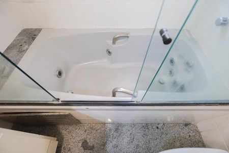 Apartamento para alugar com 232m², 4 quartos e 3 vagasBanheiro da suíte 2