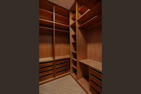 Apartamento para alugar com 232m², 4 quartos e 3 vagasCloset da suíte 1