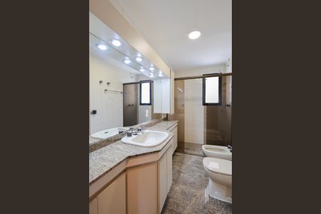 Apartamento para alugar com 232m², 4 quartos e 3 vagasBanheiro social