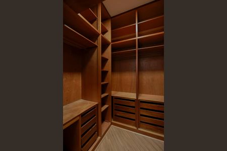 Apartamento para alugar com 232m², 4 quartos e 3 vagasCloset da suíte 1