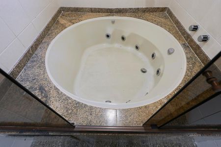 Apartamento para alugar com 232m², 4 quartos e 3 vagasBanheiro da suíte 1