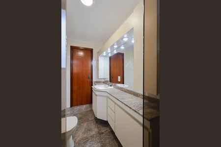 Apartamento para alugar com 232m², 4 quartos e 3 vagasBanheiro social