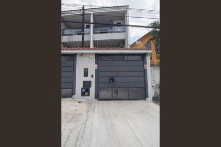 Casa à venda com 200m², 3 quartos e 3 vagas Casa à venda com 200m², 3 quartos e 3 vagasFachada