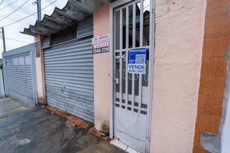 Casa à venda com 98m², 2 quartos e 2 vagas Casa à venda com 98m², 2 quartos e 2 vagasFachada