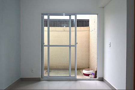 Porta Janela Da Sala de apartamento à venda com 2 quartos, 44m² em Costa E Silva, Porto Alegre
