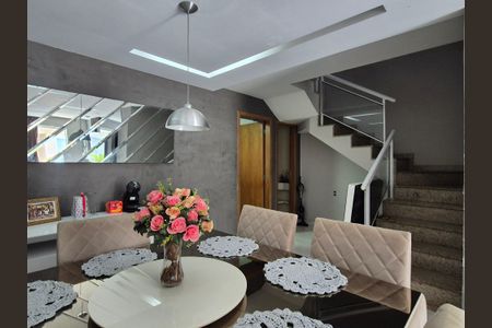 Sala  de casa de condomínio para alugar com 3 quartos, 150m² em Vargem Pequena, Rio de Janeiro