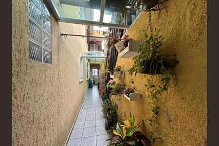 Casa para alugar com 178m², 3 quartos e 2 vagas Casa para alugar com 178m², 3 quartos e 2 vagasCorredor externo/ Churrasqueira