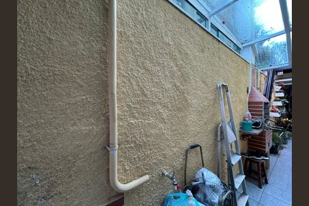 Casa para alugar com 178m², 3 quartos e 2 vagas Casa para alugar com 178m², 3 quartos e 2 vagasCorredor externo/ Churrasqueira