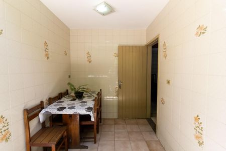 Casa à venda com 255m², 3 quartos e 2 vagasQuintal