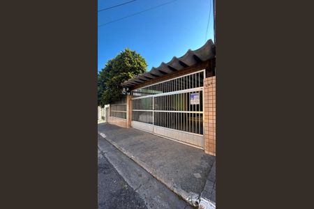 Casa à venda com 255m², 3 quartos e 2 vagasFachada