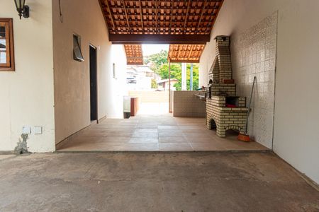 Casa para alugar com 570m², 3 quartos e 10 vagas Casa para alugar com 570m², 3 quartos e 10 vagasGaragem