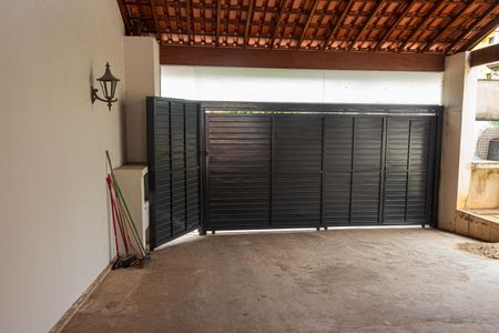 Casa para alugar com 570m², 3 quartos e 10 vagas Casa para alugar com 570m², 3 quartos e 10 vagasGaragem